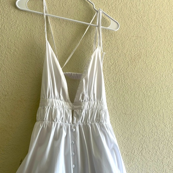 Dresses & Skirts - Beautiful White Maxi Dress